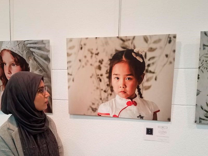 Lucía del Rincón muestra sus fotografías en una exposición en el Centro de Calahorra