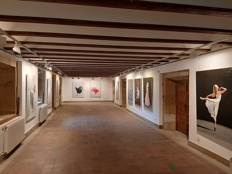La exposición ‘Bailarinas del mundo’ se muestra en el Centro Fundación Caja Rioja Haro