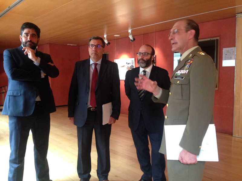 Exposición de fotografía e infografía sobre las Fuerzas Armadas