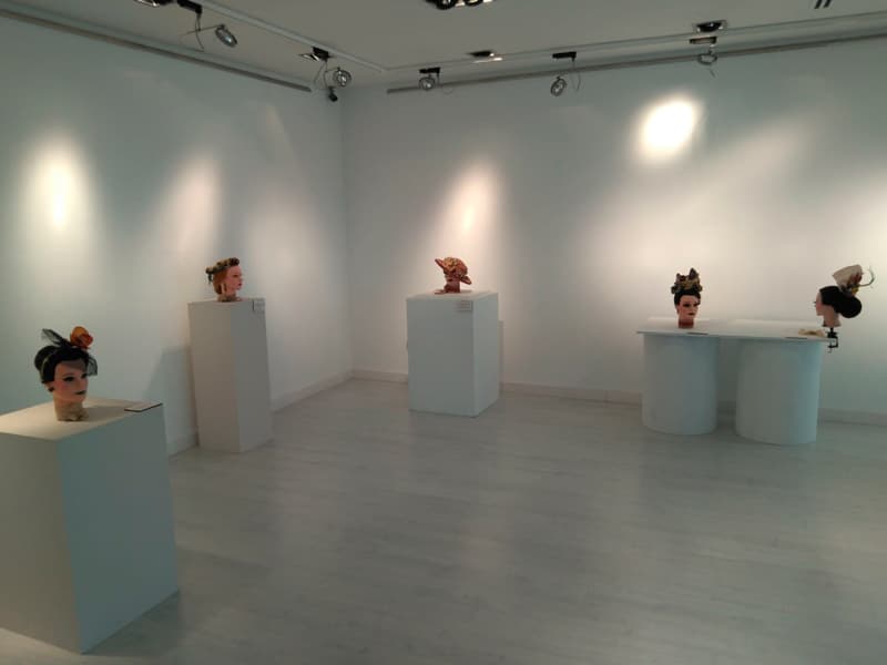 Exposición sobre tocados con verduras en el Centro de Arnedo