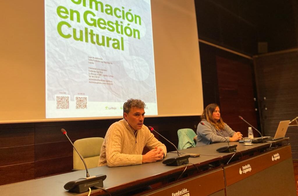 “La cultura, el tejido cultural y la capacidad de generar comunidad hace que la gente no se vaya de los pueblos”, dice la socióloga María Montesino en las jornadas de gestión cultural