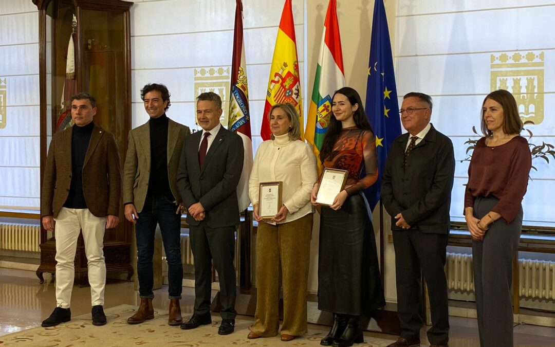 La profesora de Secundaria Carmen Laría, ganadora del XXV Premio de Narración Breve De Buena Fuente con su relato ‘Flores para Manuela’