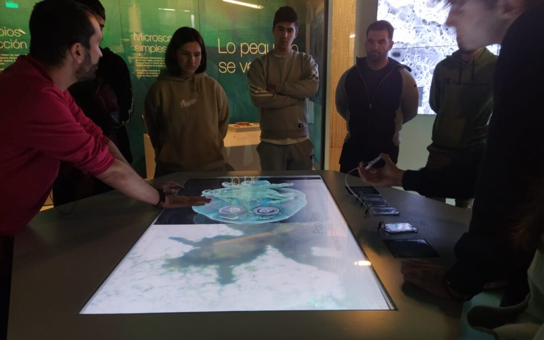 Los alumnos ganadores del certamen Divulgaciencia23 realizan un viaje de estudios a Madrid