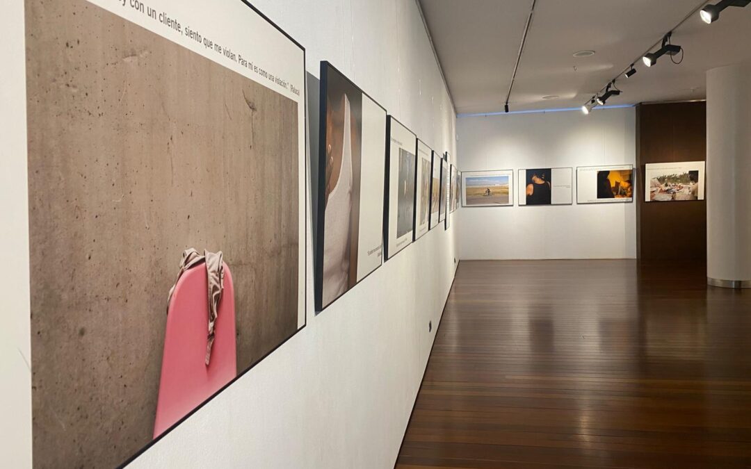 Fundación Caja Rioja y la Diócesis sensibilizan sobre la trata de personas en una exposición en el Centro Fundación Caja Rioja Gran Vía