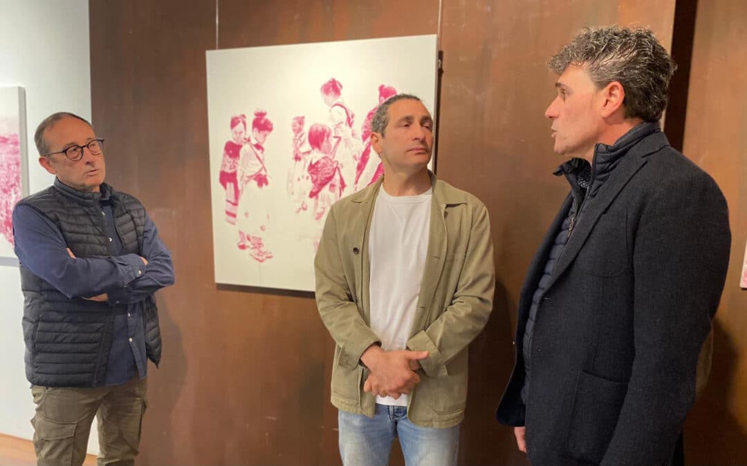 El Centro Fundación Caja Rioja Gran Vía expone la obra de pintura con vino de los artistas Carlos López Garrido y Larry Karlin