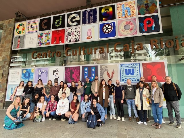 ‘El paseo de la tipografía’, iniciativa para difundir la importancia del diseño gráfico, se cuelga en el Centro Fundación Caja Rioja Gran Vía