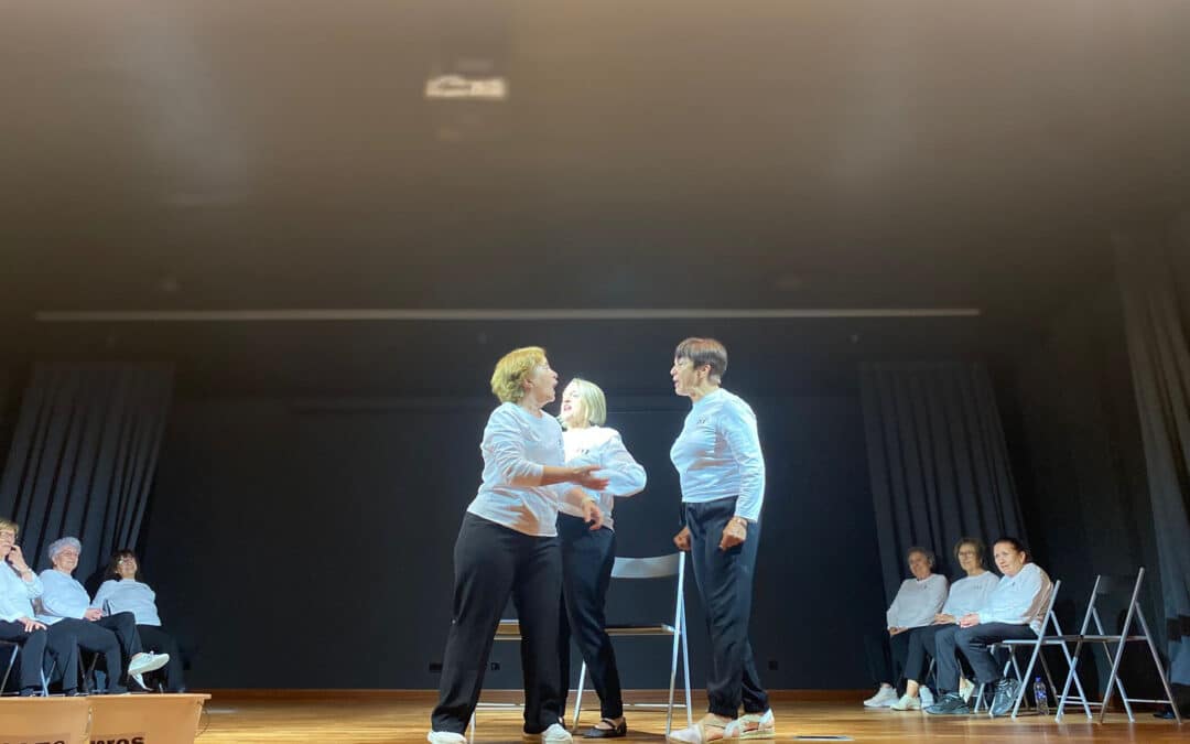 Fundación Caja Rioja organiza el martes en su Centro de Calahorra una clase abierta del Taller de Teatro para mujeres mayores